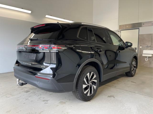 Volkswagen / Tiguan / Schwarz / / / 150PS DSG 360°Kamera+IQ.Light