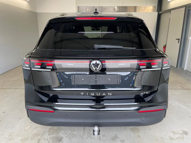Volkswagen / Tiguan / Schwarz / / / 150PS DSG 360°Kamera+IQ.Light