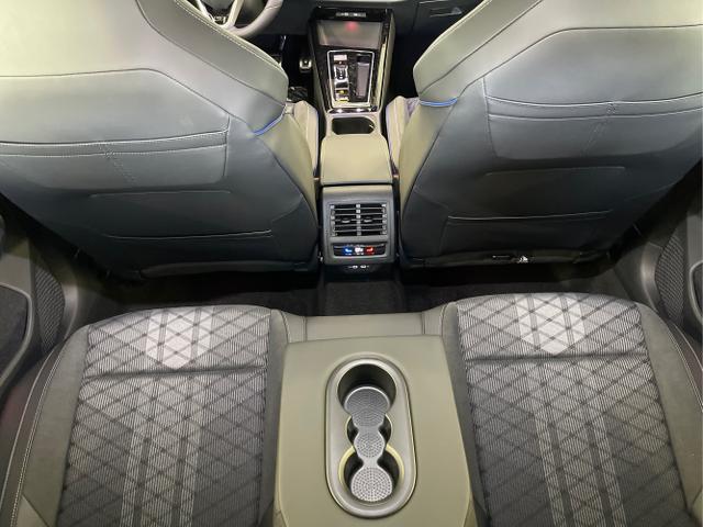 Volkswagen / Golf / Grau / / / 150PS DSG+Black Style