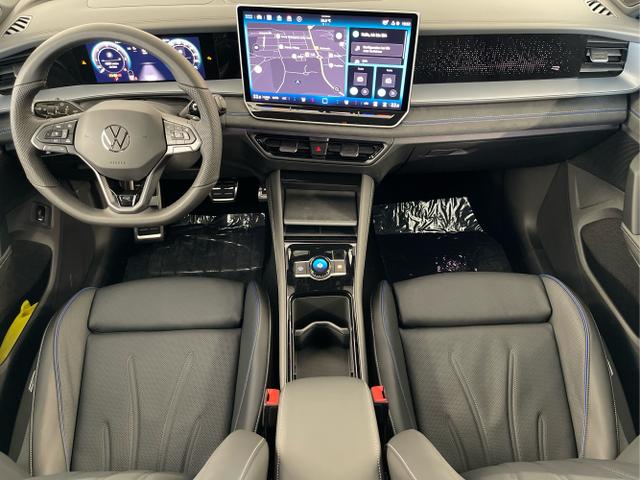 Volkswagen / Tayron / Schwarz / / / 193PS 7Sitz+Harman+Pano+AHK+20+Stdhz+Leder+NaviPro