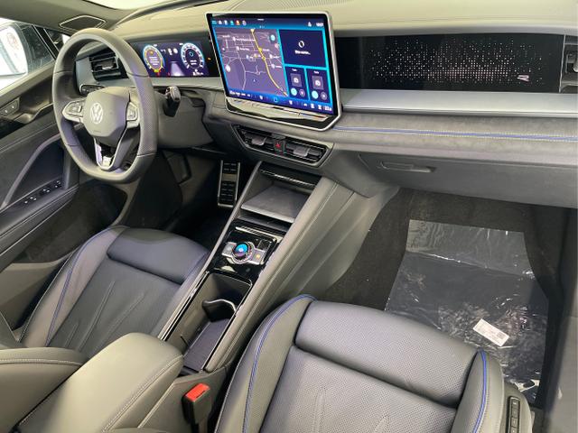 Volkswagen / Tayron / Schwarz / / / 193PS 7Sitz+Harman+Pano+AHK+20+Stdhz+Leder+NaviPro