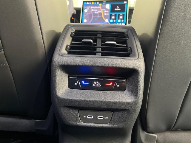 Volkswagen / Tayron / Schwarz / / / 193PS 7Sitz+Harman+Pano+AHK+20+Stdhz+Leder+NaviPro