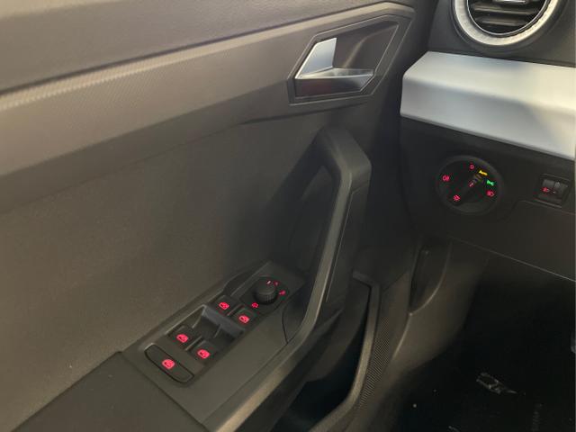 Seat / Arona / Blau / / / 115PS AHK+Sitzheiz+Climatronic