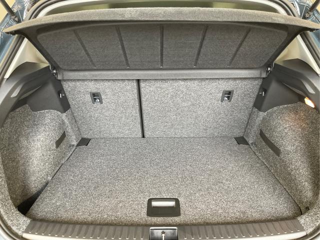 Seat / Arona / Blau / / / 115PS AHK+Sitzheiz+Climatronic