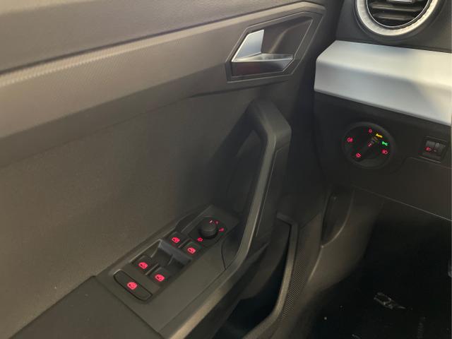 Seat / Arona / Grau / / / 115PS AHK+Sitzheiz+Climatronic