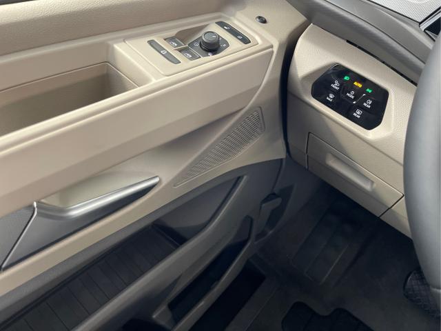 Volkswagen / T7 Multivan / Grau / / / TDI AHK+Navi
