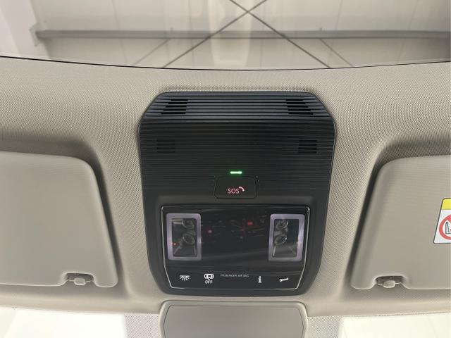 Volkswagen / T7 Multivan / Schwarz / / / 245PS DSG 4Motion Leder+AHK+7 Sitze