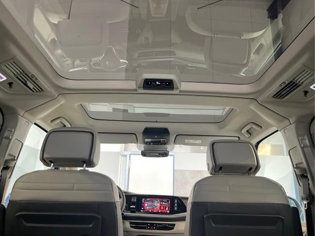 Volkswagen / T7 Multivan / Schwarz / / / 245PS DSG 4Motion Leder+AHK+7 Sitze