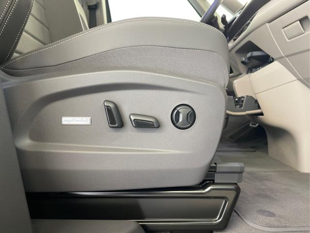 Volkswagen / T7 Multivan / Schwarz / / / 245PS DSG 4Motion Leder+AHK+7 Sitze