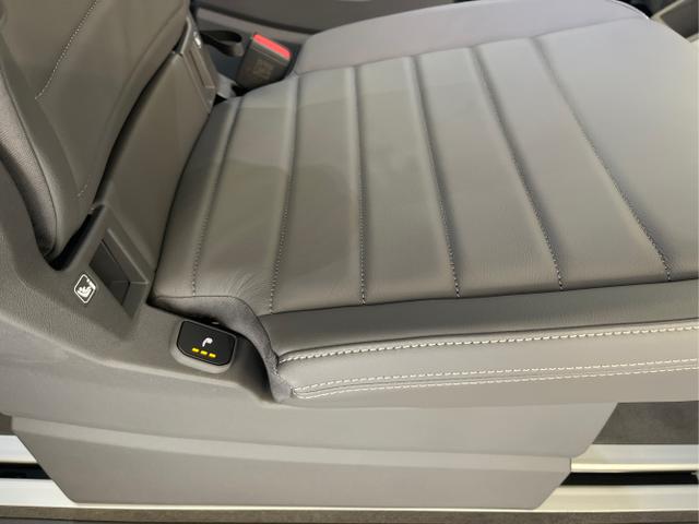 Volkswagen / T7 Multivan / Schwarz / / / 245PS DSG 4Motion Leder+AHK+7 Sitze