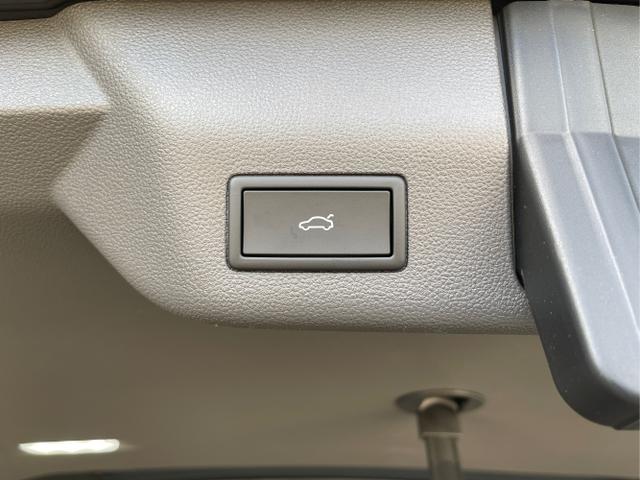 Volkswagen / T7 Multivan / Schwarz / / / 245PS DSG 4Motion Leder+AHK+7 Sitze