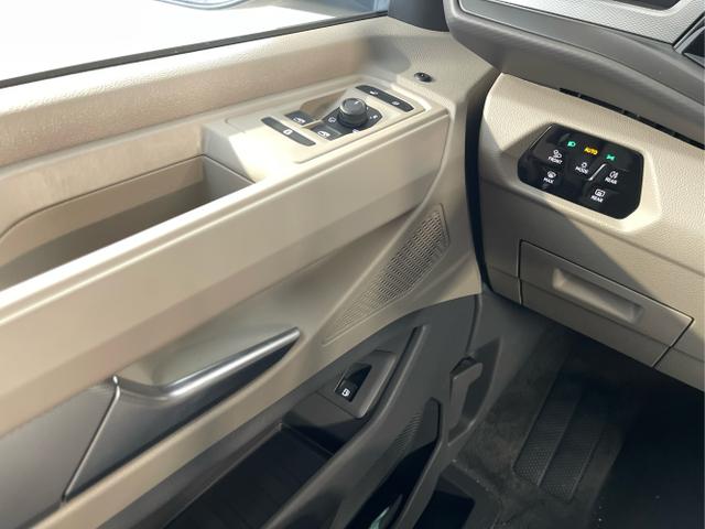 Volkswagen / T7 Multivan / Grau / / / 245PS DSG 4Motion eHybrid Kamera+AHK
