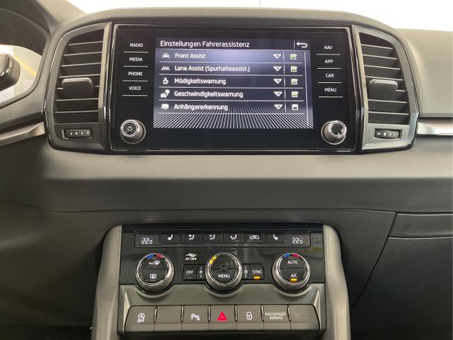 Skoda / Karoq / Schwarz / / / 150PS DSG AHK+Kessy