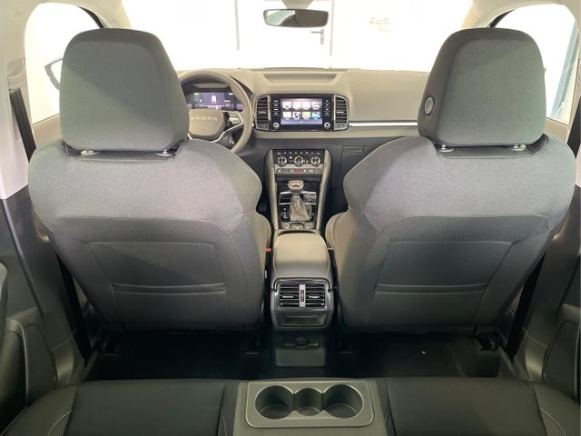 Skoda / Karoq / Schwarz / / / 150PS DSG AHK+Kessy