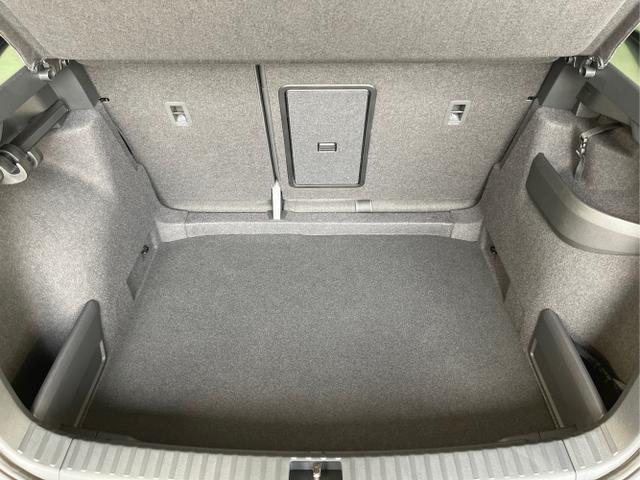 Skoda / Karoq / Schwarz / / / 150PS DSG AHK+Kessy