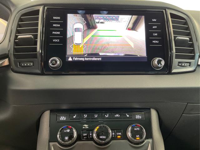 Skoda / Karoq / Schwarz / / / 150PS DSG AHK+Kessy