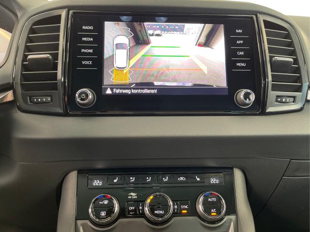 Skoda / Karoq / Schwarz / / / 150PS DSG AHK+Kessy