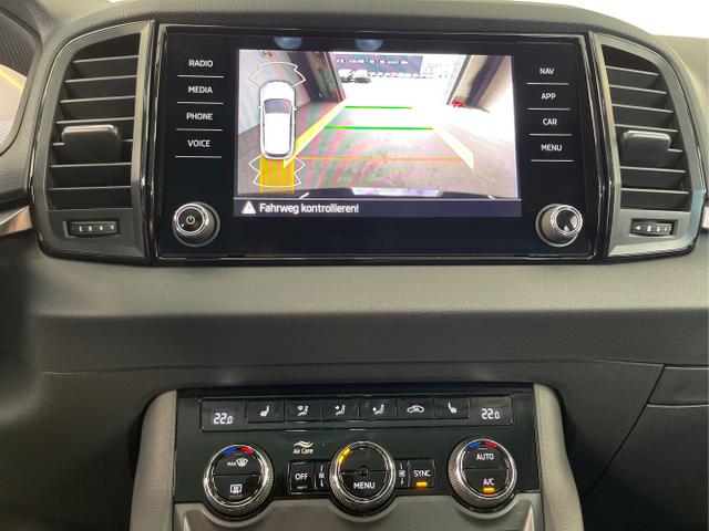 Skoda / Karoq / Blau / / / 150PS DSG AHK+Kessy