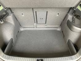 Skoda Karoq Selection 150PS DSG AHK+Kessy+Kamera+eHeck+Sitzheiz 