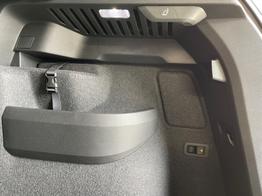 Skoda Karoq Selection 150PS DSG AHK+Kessy+Kamera+eHeck+Sitzheiz 