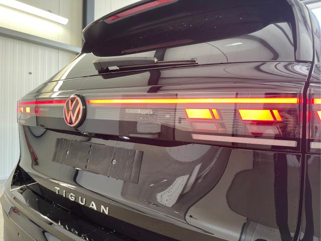 Volkswagen / Tiguan / Schwarz / / / 150PS DSG 360°Kamera