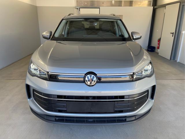 Volkswagen / Tiguan / Silber / / / 150PS DSG IQ.Light