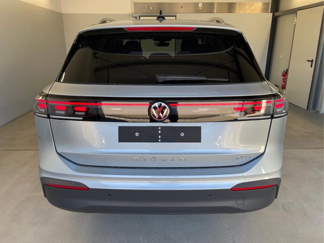 Volkswagen / Tiguan / Silber / / / 150PS DSG IQ.Light