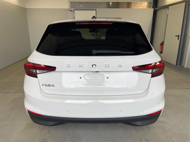 Skoda / Fabia / Weiß / / / 115PS DSG AHK+Kamera