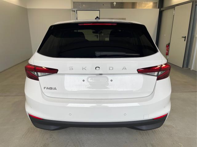 Skoda / Fabia / Weiß / / / 115PS DSG AHK+Kamera