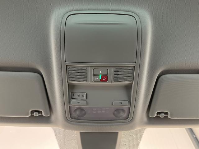 Skoda / Karoq / Schwarz / / / 150PS DSG Navi+ACC+AHK+Kessy+Kamera+Sitzheiz