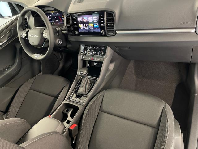 Skoda / Karoq / Schwarz / / / 150PS DSG Navi+ACC+AHK+Kessy+Kamera+Sitzheiz