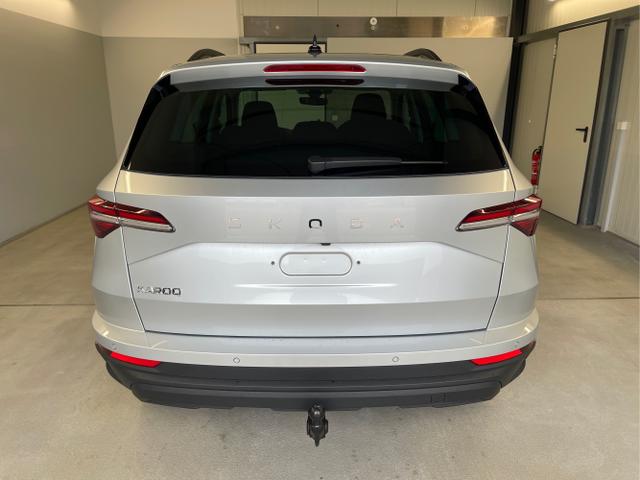 Skoda / Karoq / Silber / / / 150PS DSG Navi+ACC+AHK+Kessy+Kamera+Sitzheiz