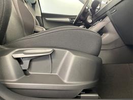 Skoda Karoq Selection 150PS DSG Navi+ACC+AHK+Kessy+Kamera+Sitzheiz 