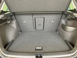 Skoda Karoq Selection 150PS DSG Navi+ACC+AHK+Kessy+Kamera+Sitzheiz 