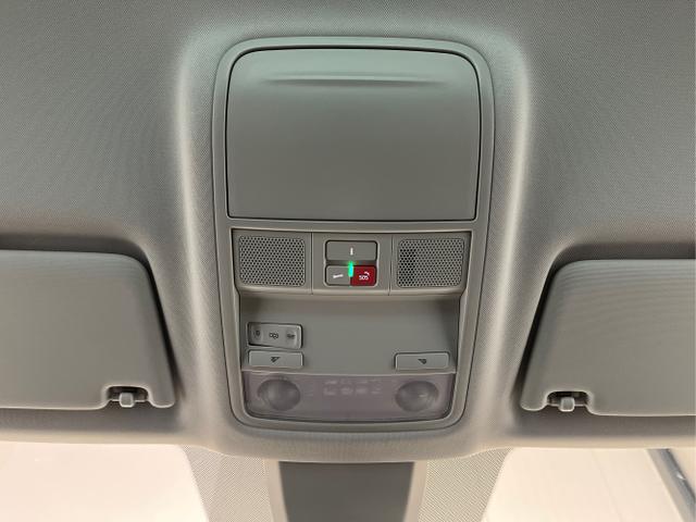 Skoda / Karoq / Blau / / / 150PS DSG Navi+ACC+AHK+Kessy+Kamera+Sitzheiz