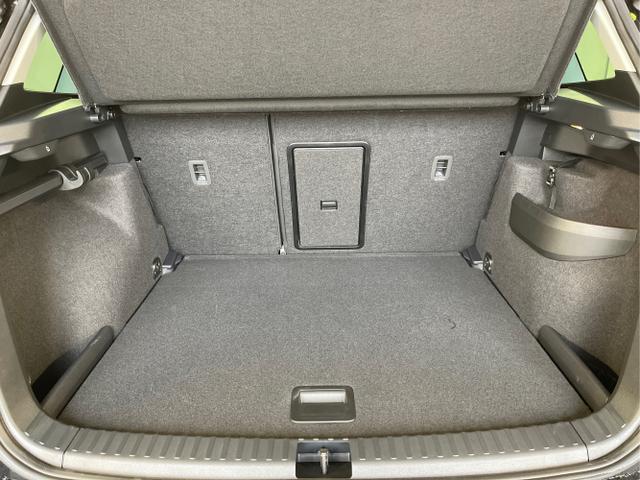 Skoda / Karoq / Blau / / / 150PS DSG Navi+ACC+AHK+Kessy+Kamera+Sitzheiz