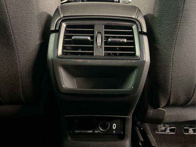 Skoda / Karoq / Blau / / / 150PS DSG Navi+ACC+AHK+Kessy+Kamera+Sitzheiz