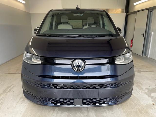 Volkswagen / T7 Multivan / Hellblau / / / TDI AHK+Navi