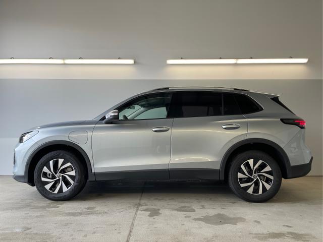 Volkswagen / Tiguan / Silber / / / eHybrid DSG 360°+Navi+Kessy+AHK
