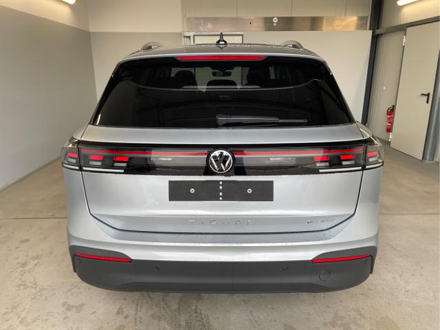 Volkswagen / Tiguan / Silber / / / eHybrid DSG 360°+Navi+Kessy+AHK