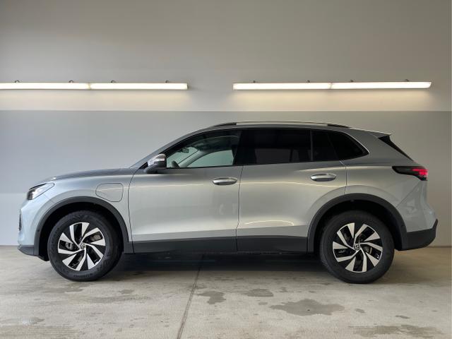 Volkswagen / Tiguan / Silber / / / eHybrid DSG 360°+Navi+Kessy+AHK