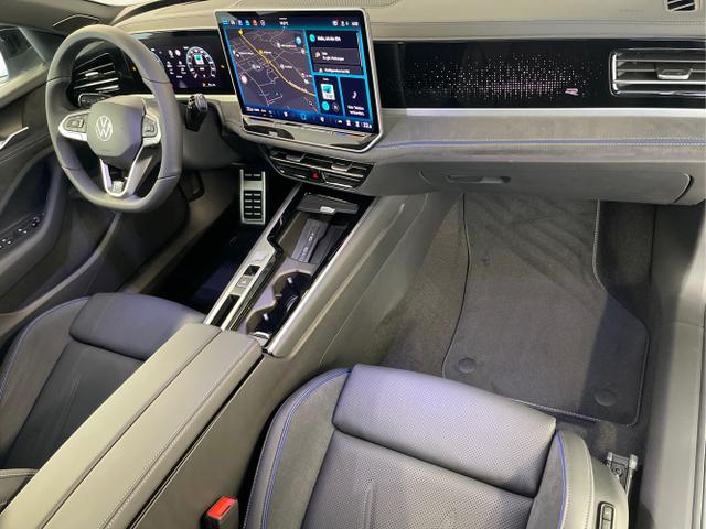 Volkswagen / Passat Variant / Silber / / / 265PS AHK+Pano+Harman Kardon