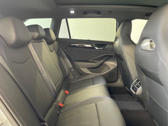 Volkswagen / Passat Variant / Silber / / / 265PS AHK+Pano+Harman Kardon