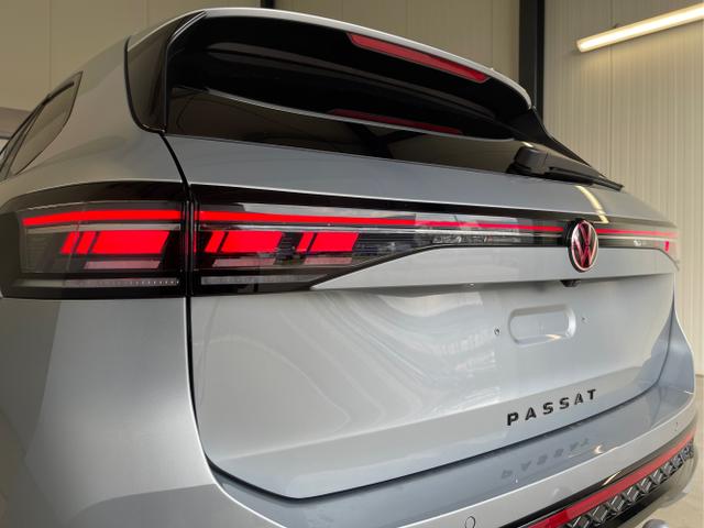 Volkswagen / Passat Variant / Silber / / / 265PS AHK+Pano+Harman Kardon