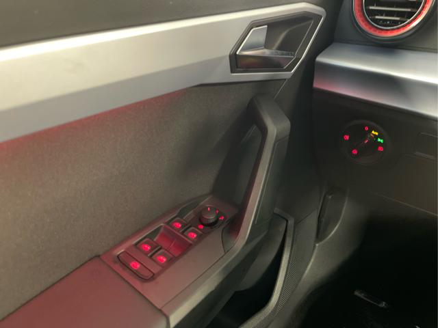 Seat / Arona / Weiß / / / 115PS DSG AHK+Kamera+ACC+VollLED+Sitzheizung