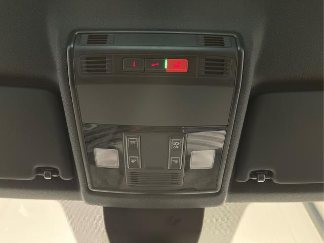 Seat / Arona / Weiß / / / 115PS DSG AHK+Kamera+ACC+VollLED+Sitzheizung