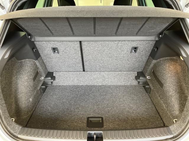Seat / Arona / Weiß / / / 115PS DSG AHK+Kamera+ACC+VollLED+Sitzheizung