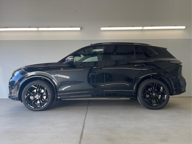 Volkswagen / Tiguan / Schwarz / / / 193PS TDI 4M Black+AHK+Stdhz+360°+Leder+IQ.Light+Drive+HUD+Harman+Pano