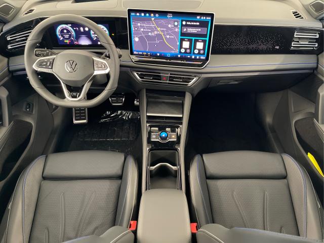 Volkswagen / Tiguan / Schwarz / / / 193PS TDI 4M Black+AHK+Stdhz+360°+Leder+IQ.Light+Drive+HUD+Harman+Pano