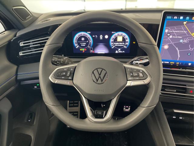 Volkswagen / Tiguan / Schwarz / / / 193PS TDI 4M Black+AHK+Stdhz+360°+Leder+IQ.Light+Drive+HUD+Harman+Pano